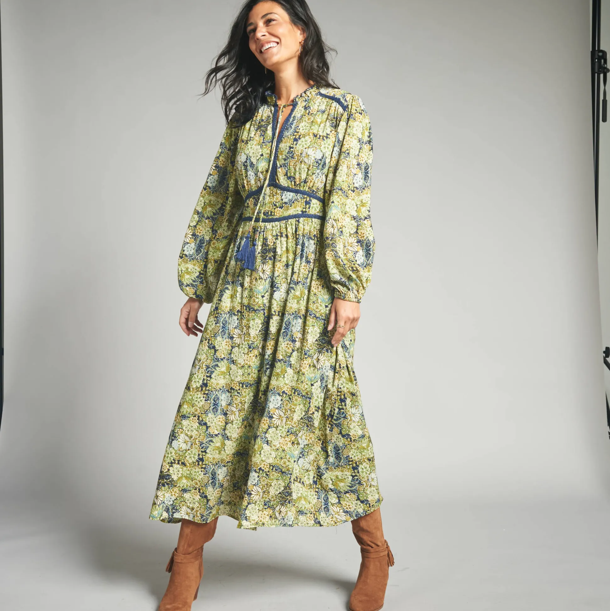Lange jurk met bloemenprint en afwerkingen in macramé