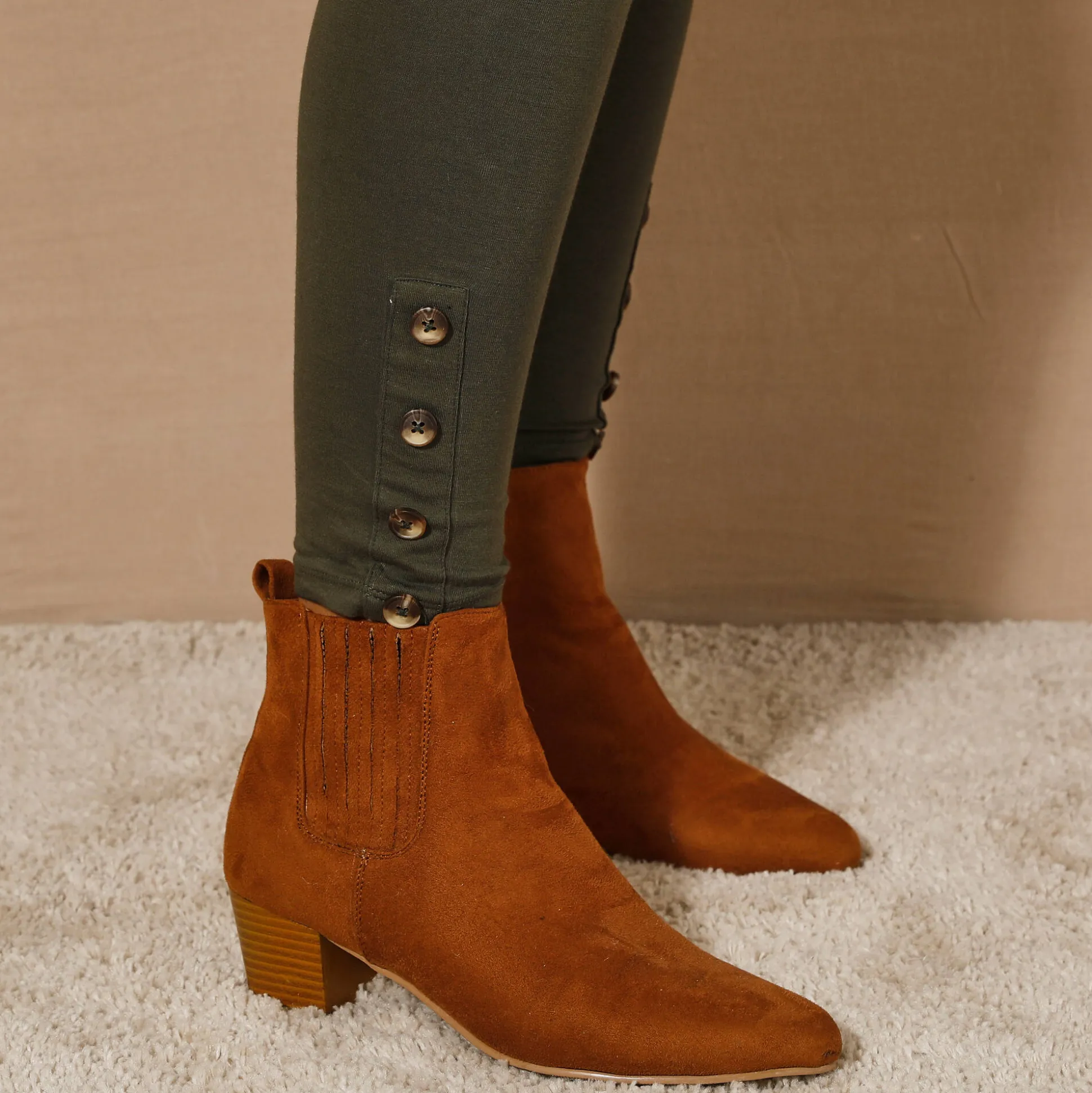 Legging met fantasieknopen