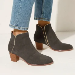Leren boots met goudkleurig biesje