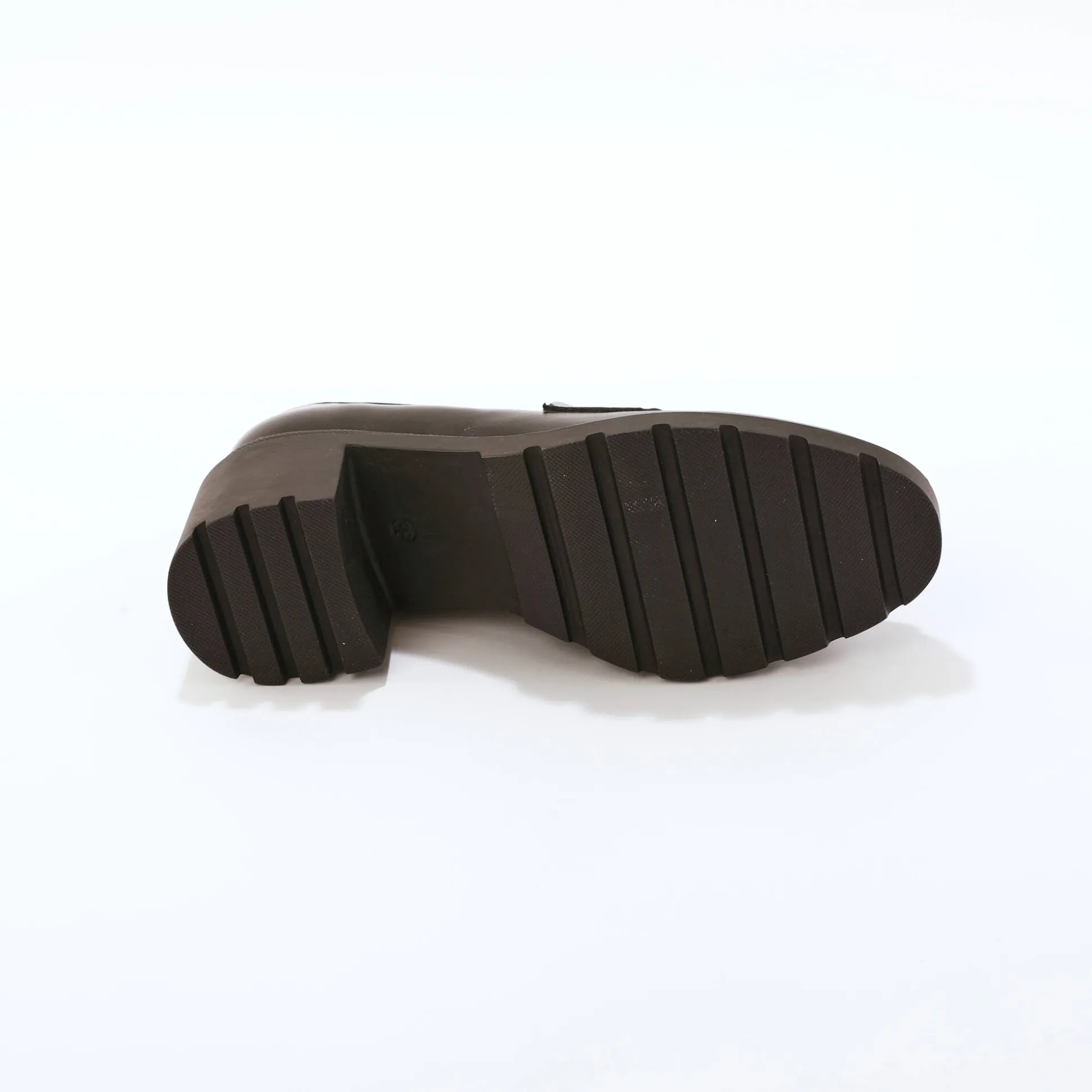 Leren mocassins met hak, gekartelde zool