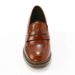 Leren mocassins met hak, gekartelde zool