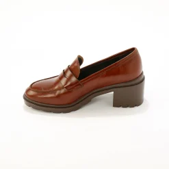 Leren mocassins met hak, gekartelde zool