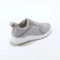Lichte sneakers in ademend textiel