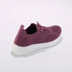 Lichte sneakers in meshtextiel, met veters