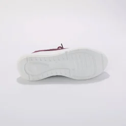 Lichte sneakers in meshtextiel, met veters