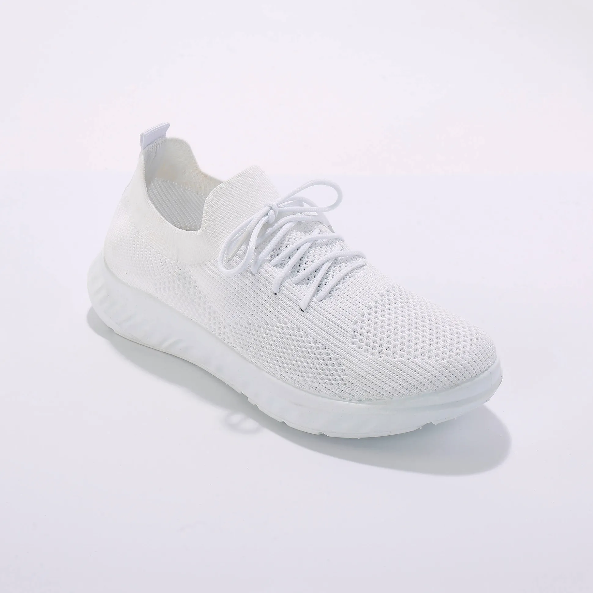 Lichte sneakers in meshtextiel, met veters