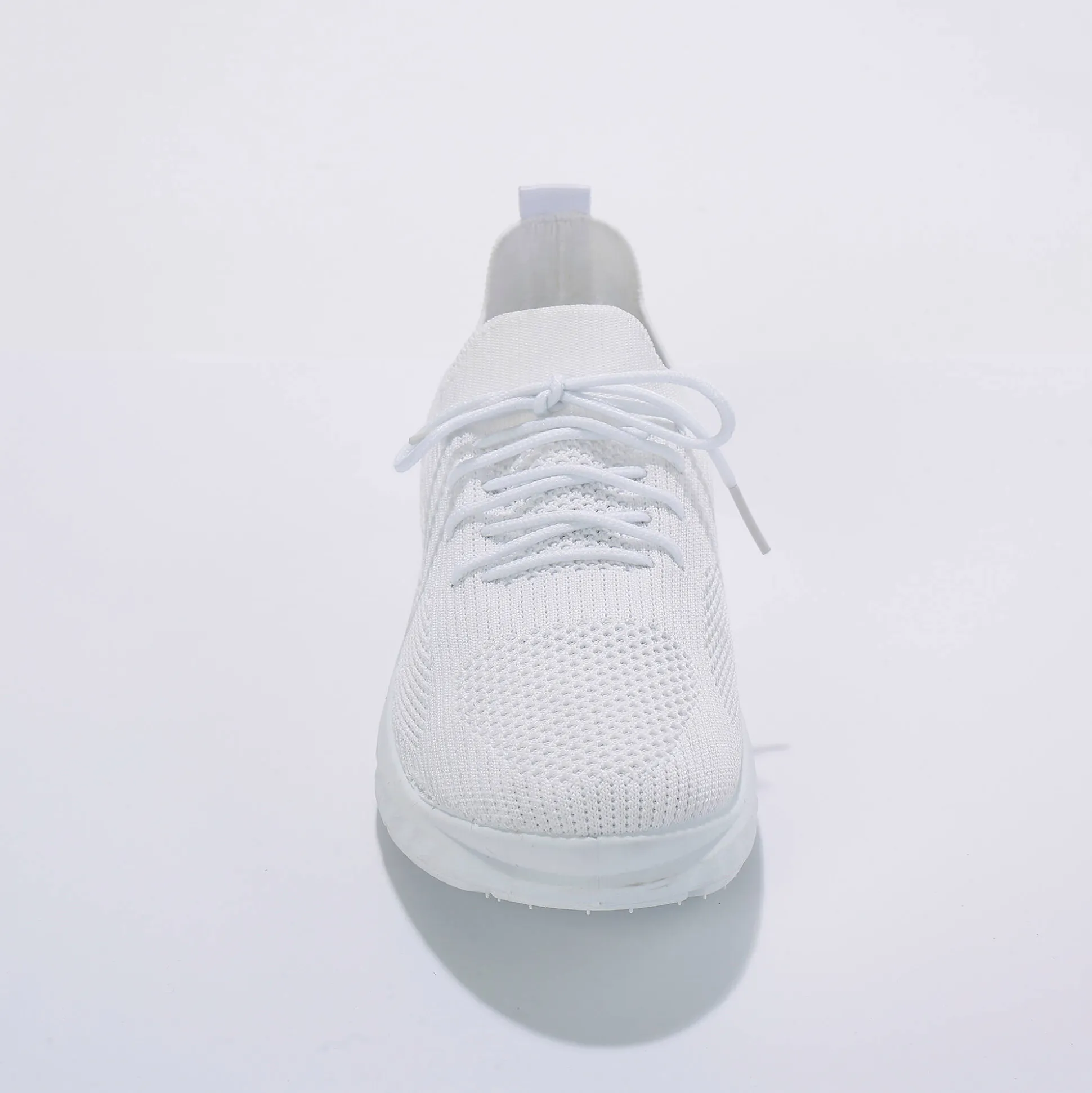Lichte sneakers in meshtextiel, met veters