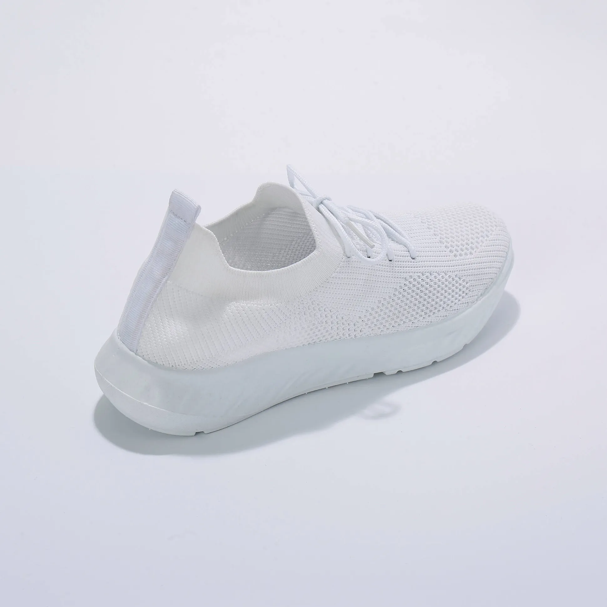 Lichte sneakers in meshtextiel, met veters
