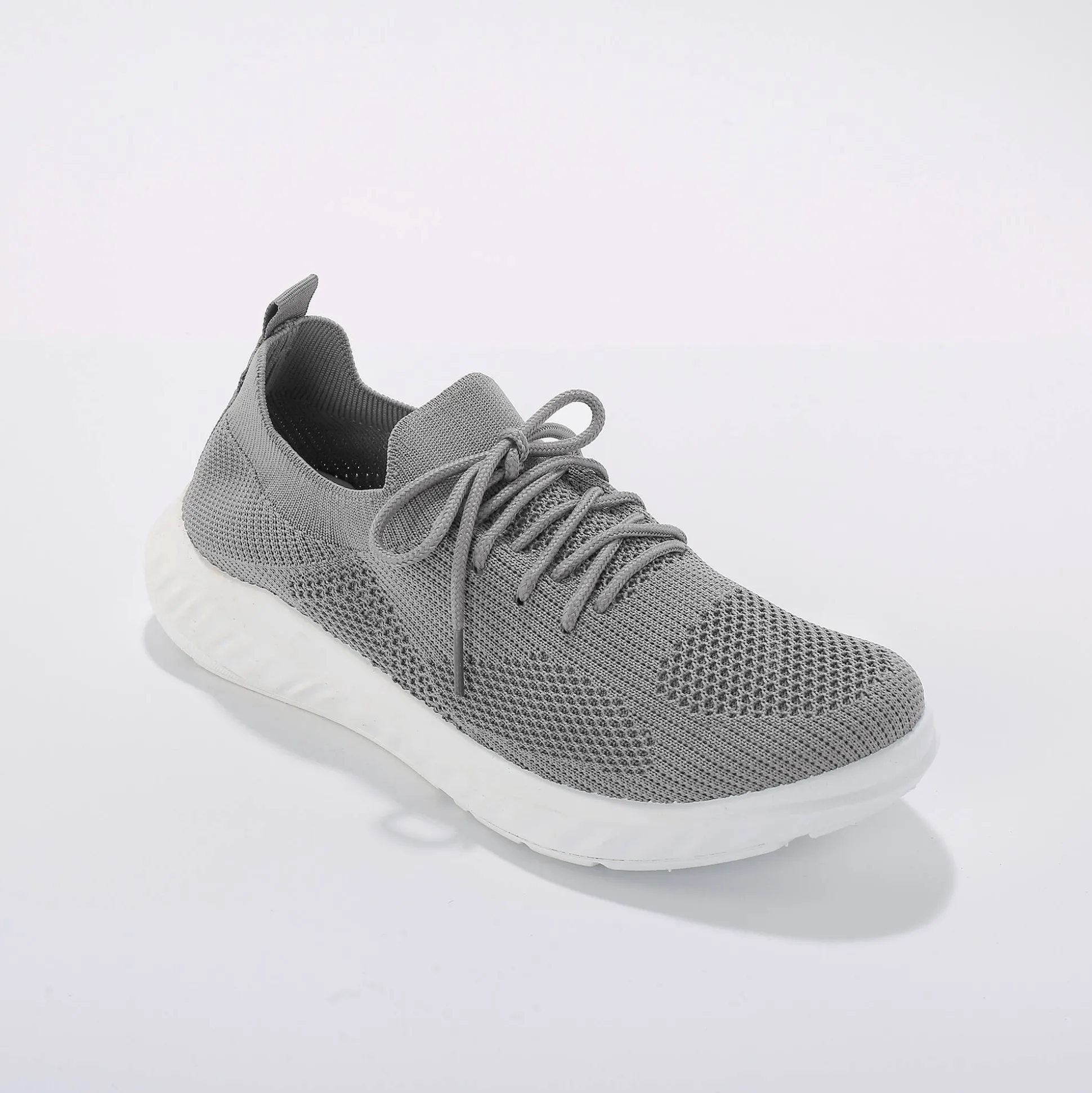 Lichte sneakers in meshtextiel, met veters