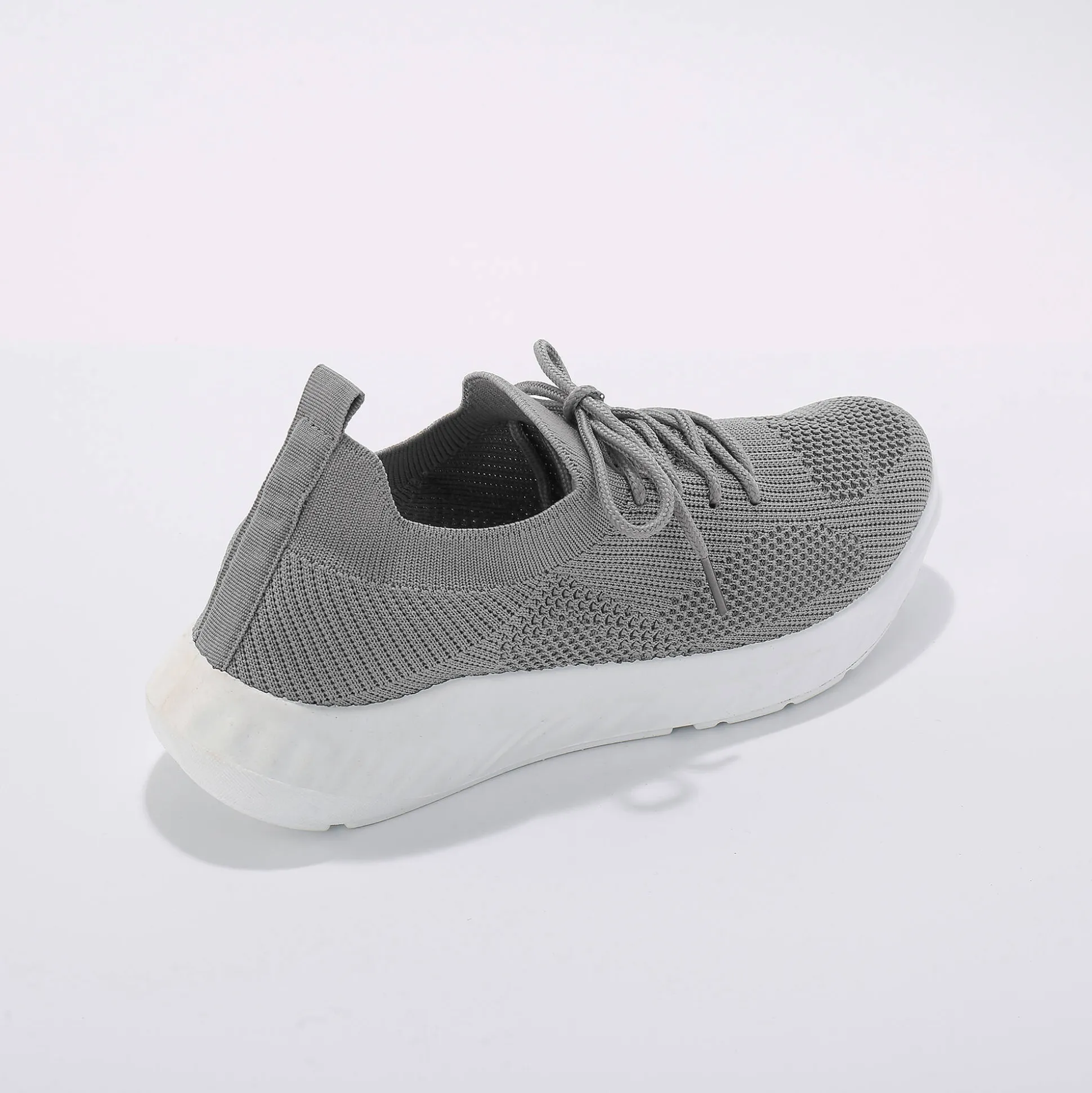 Lichte sneakers in meshtextiel, met veters