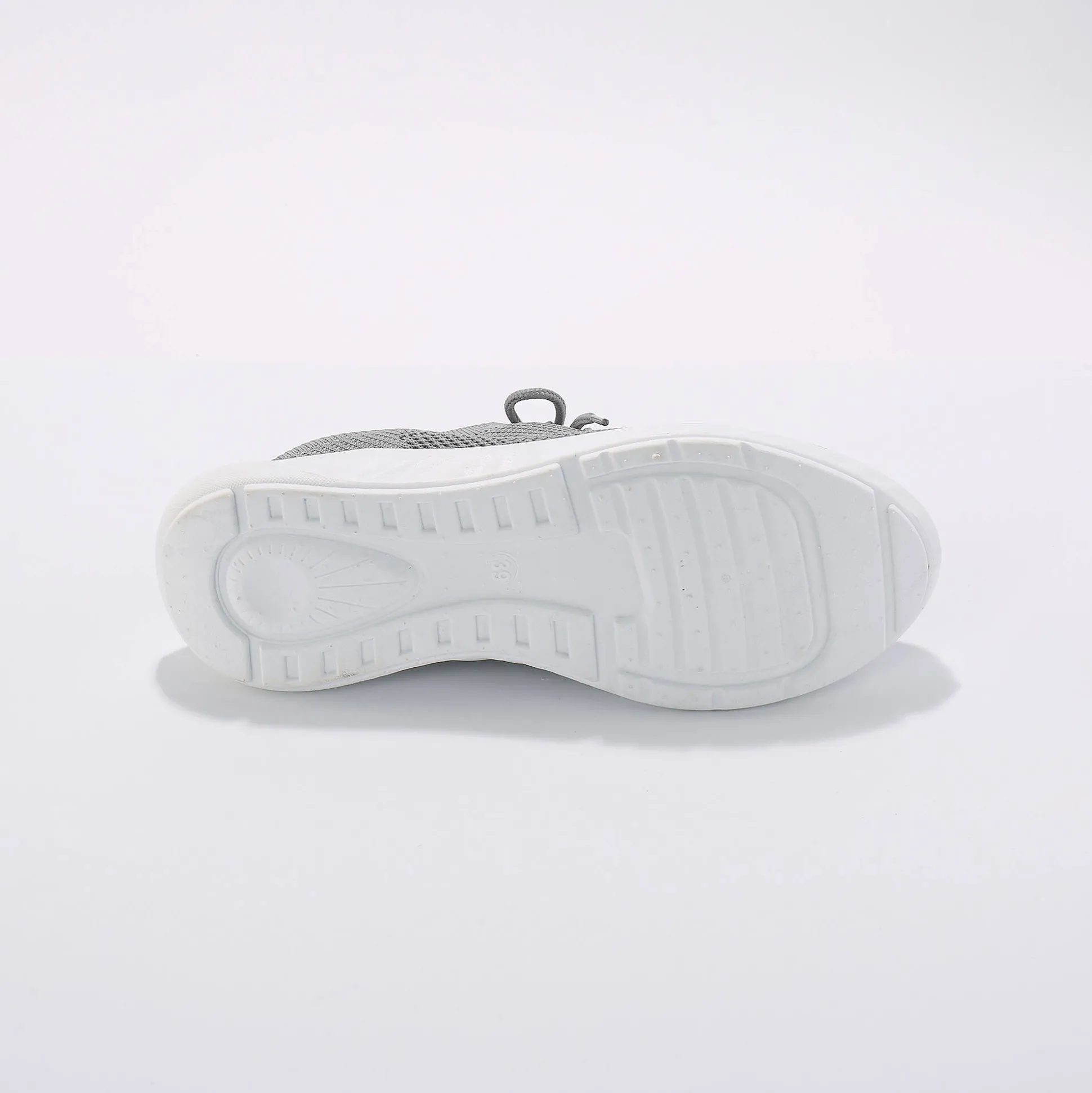 Lichte sneakers in meshtextiel, met veters