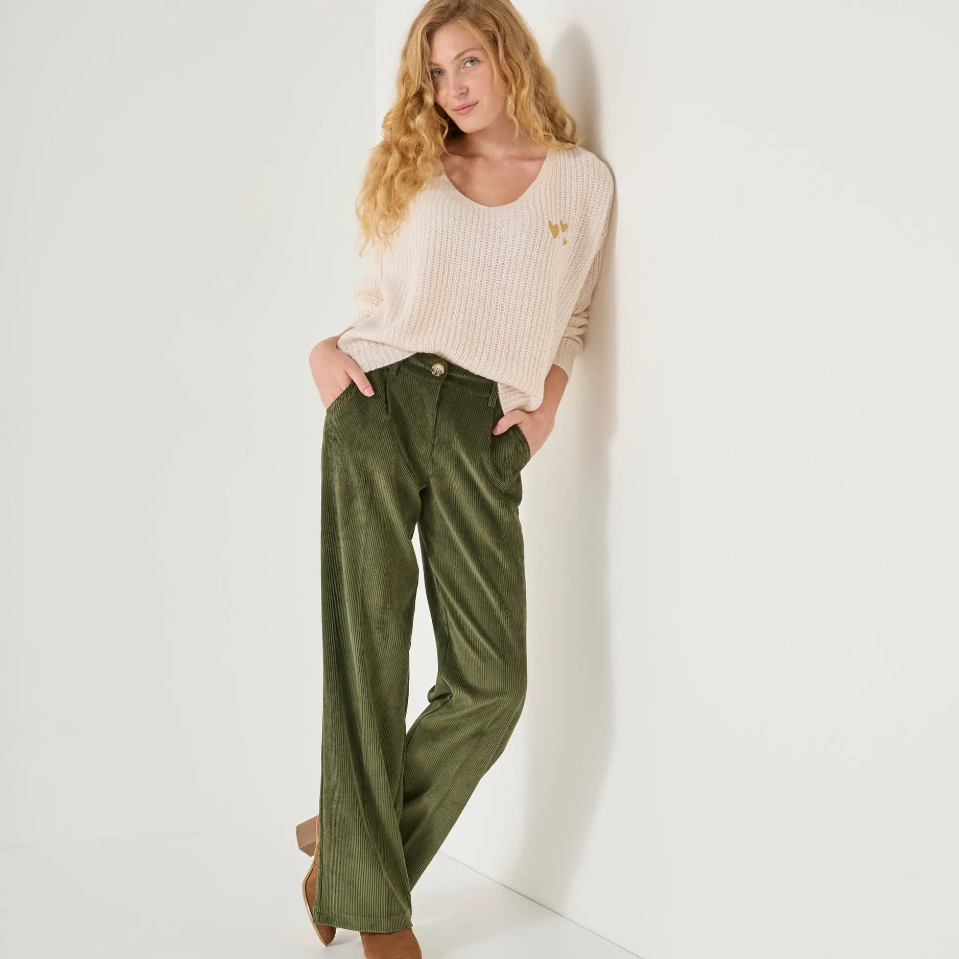 Loose trui met V-hals en geborduurde hartjes, patenttricot