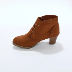 Low-boots met hak in houtstijl