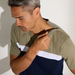 Makkelijk aan te trekken T-shirt, korte mouwen en opening aan de schouder