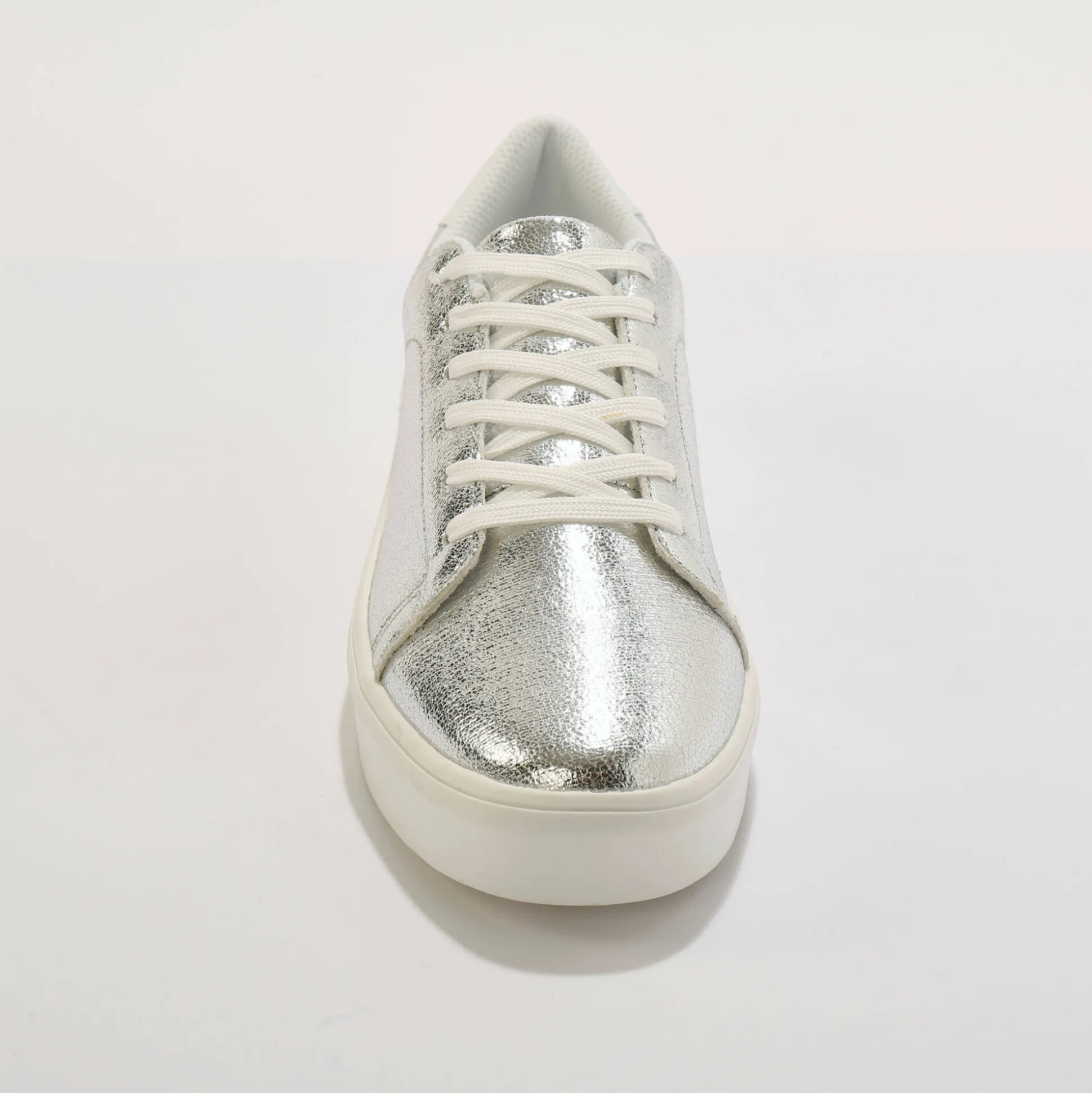 Metallic sneakers met veters