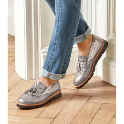 Mocassins met pompons en franjes