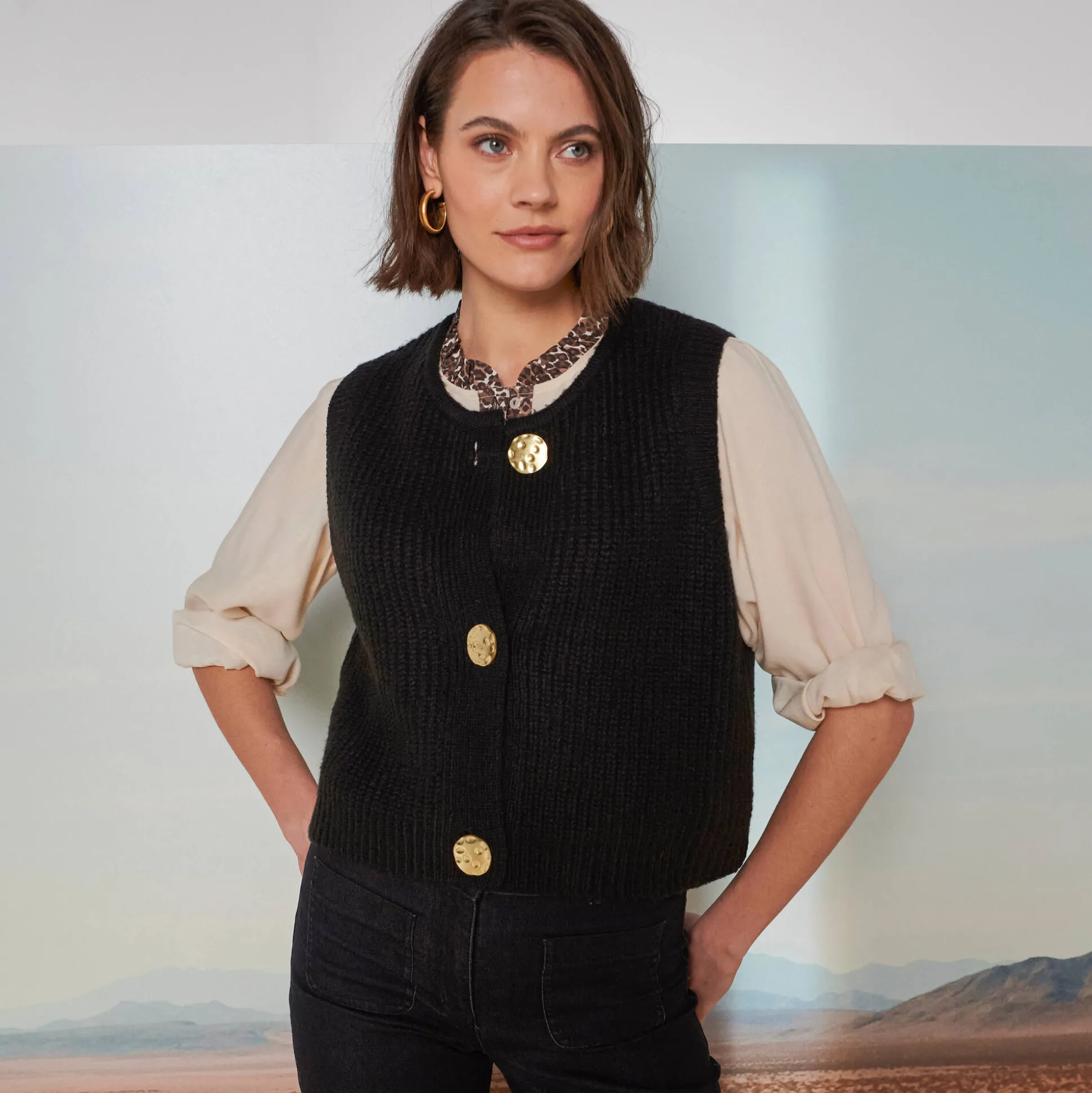 Mouwloos vest met zachte touch, goudkleurige knopen