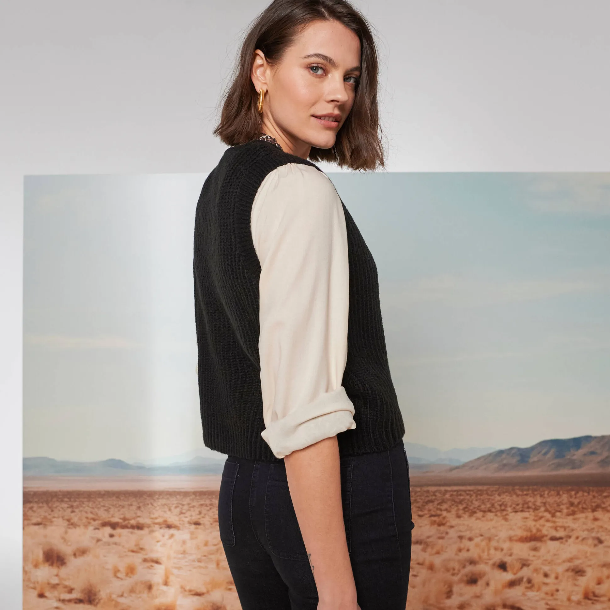 Mouwloos vest met zachte touch, goudkleurige knopen