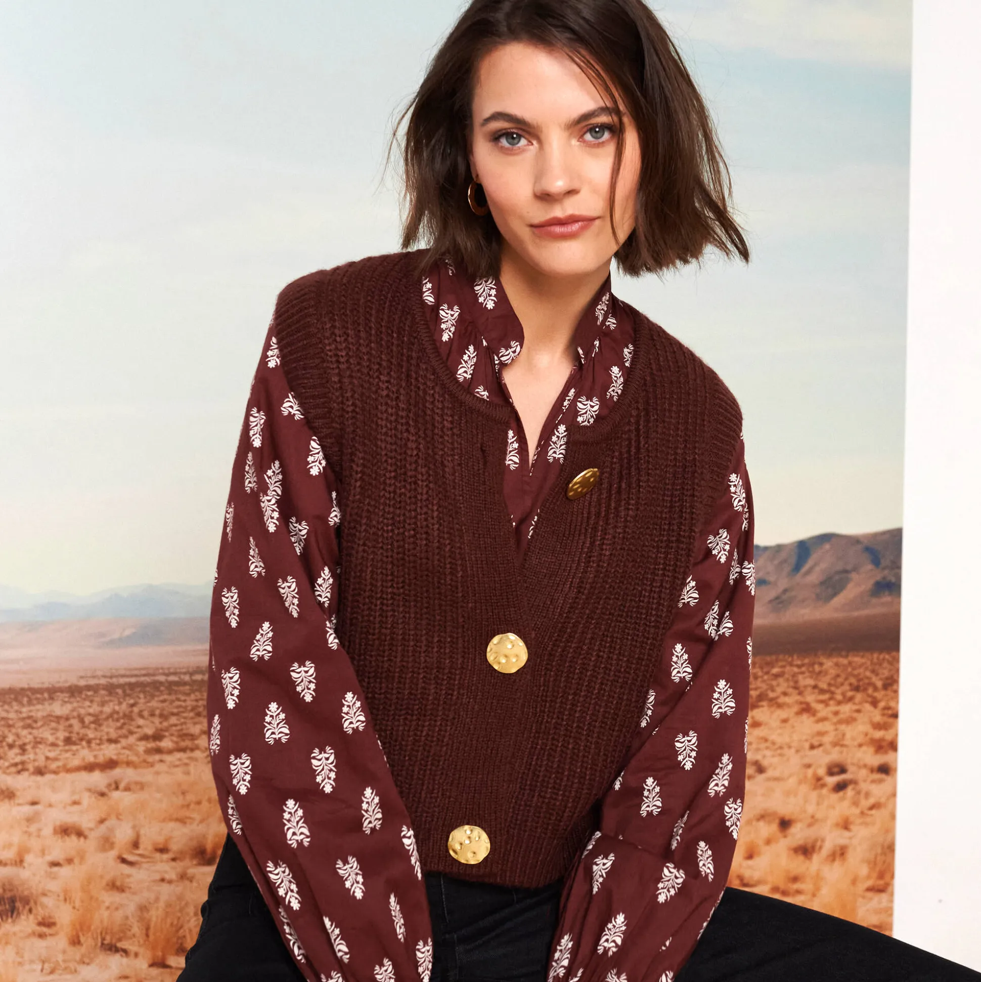 Mouwloos vest met zachte touch, goudkleurige knopen