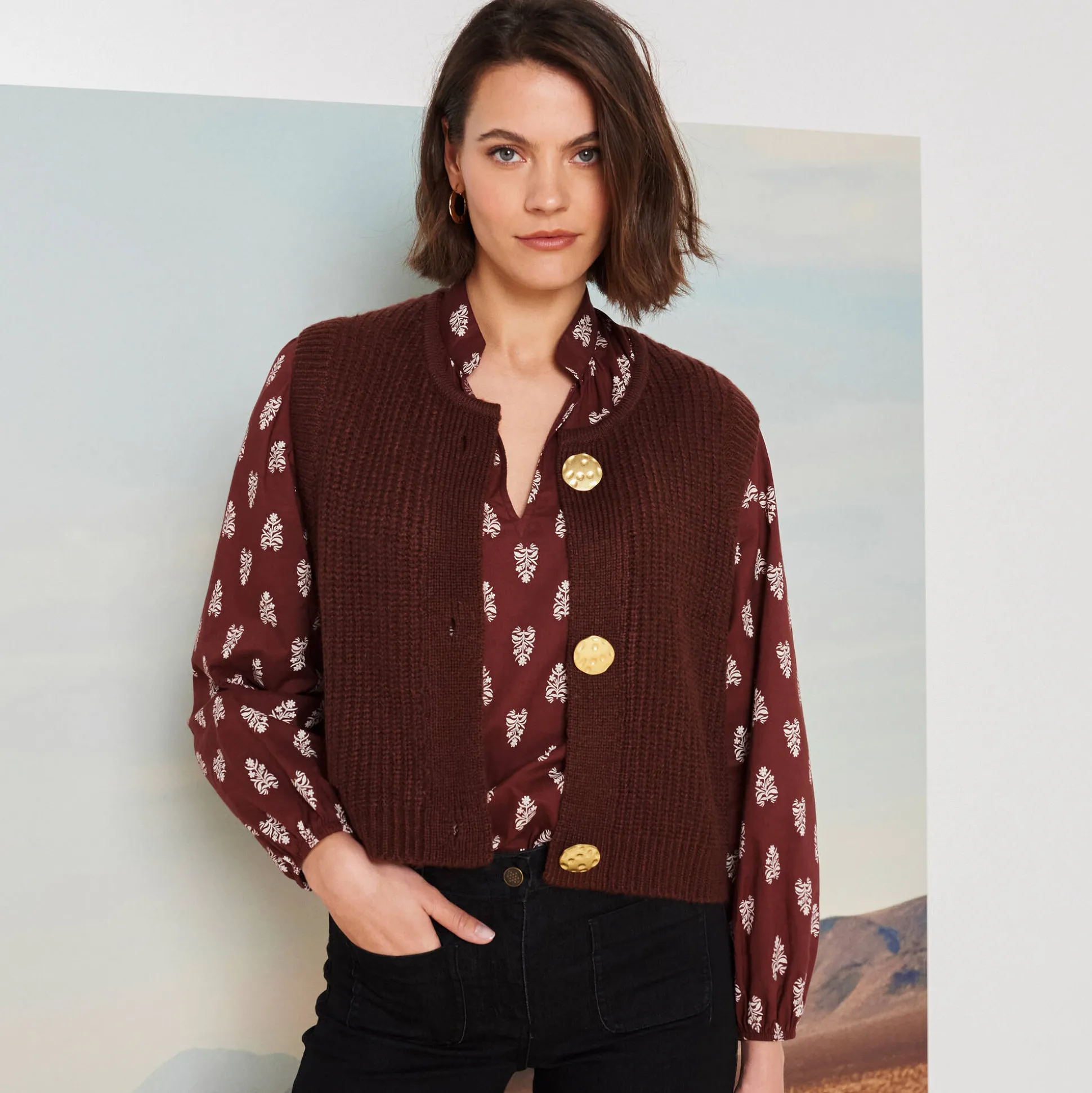 Mouwloos vest met zachte touch, goudkleurige knopen