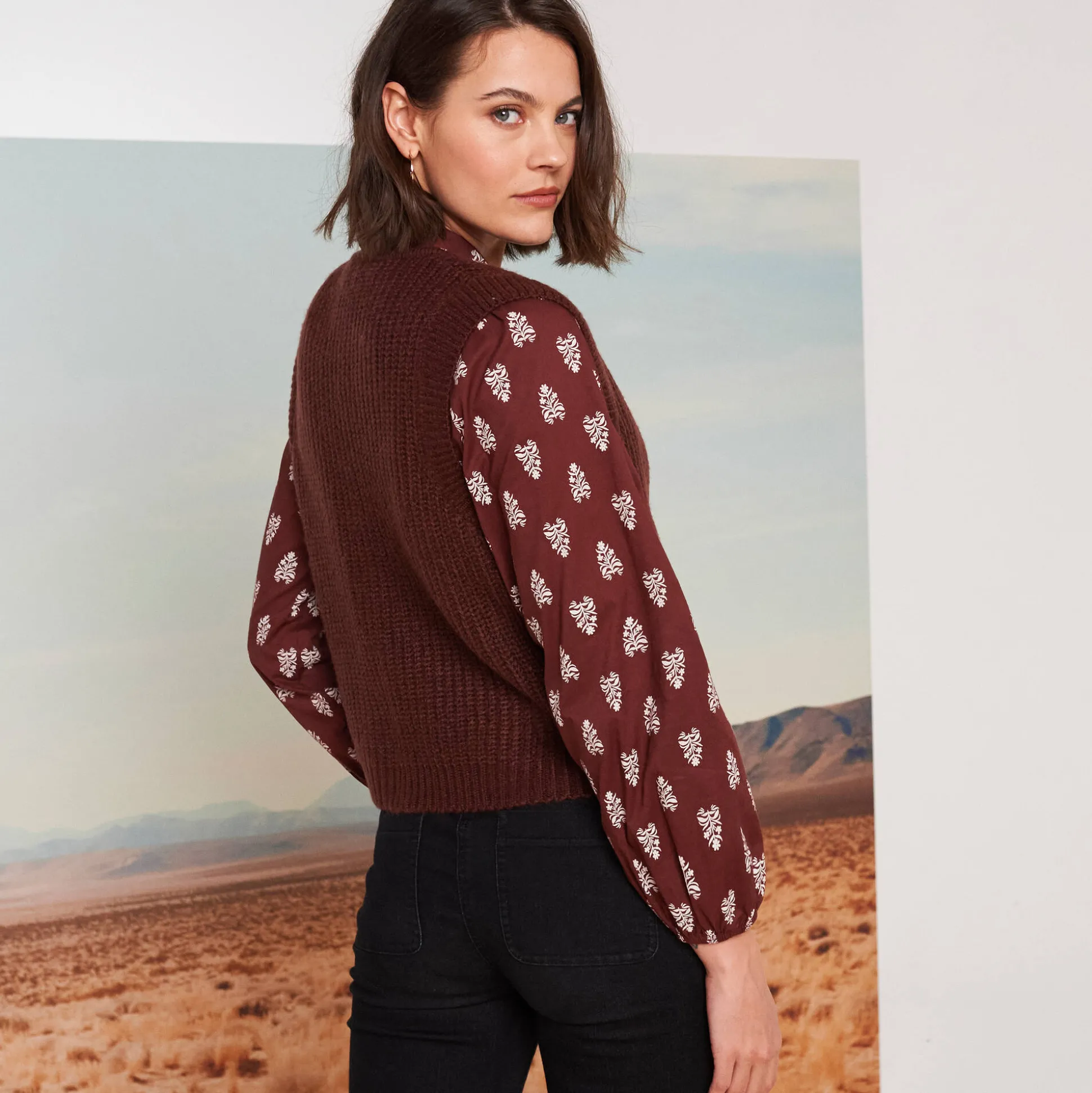 Mouwloos vest met zachte touch, goudkleurige knopen