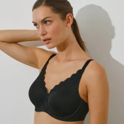 Omhullende beha in tricot en kant 
