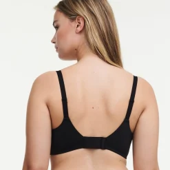 Omhullende beha met bloemenkant Ace easy feel van Chantelle® - met beugels