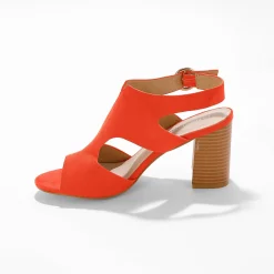Omhullende sandalen met houten hak