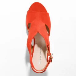 Omhullende sandalen met houten hak