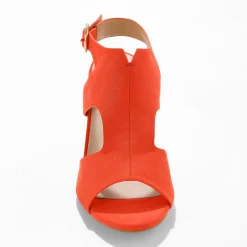Omhullende sandalen met houten hak