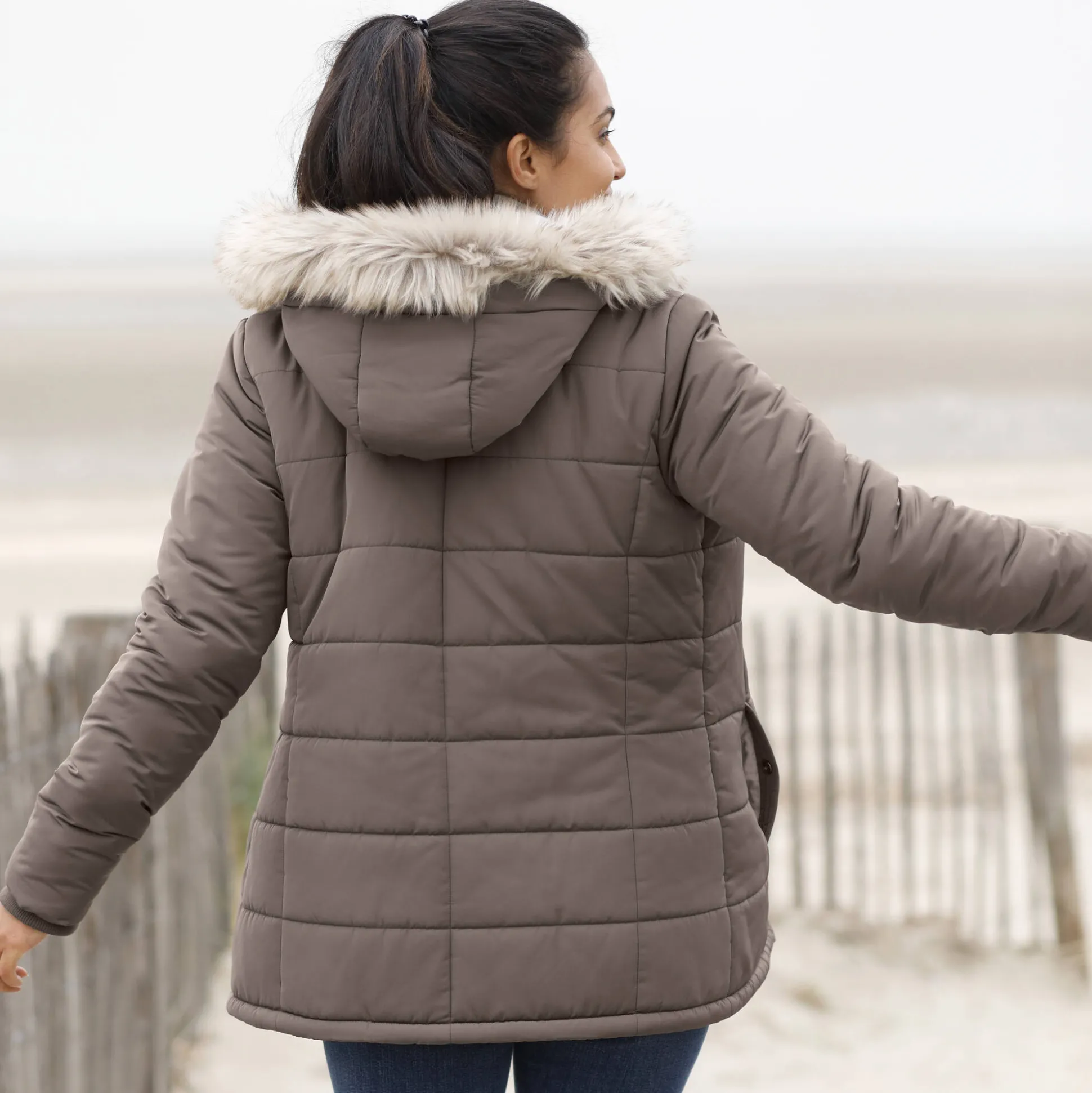 Ondoorlatende gewatteerde jas met kap