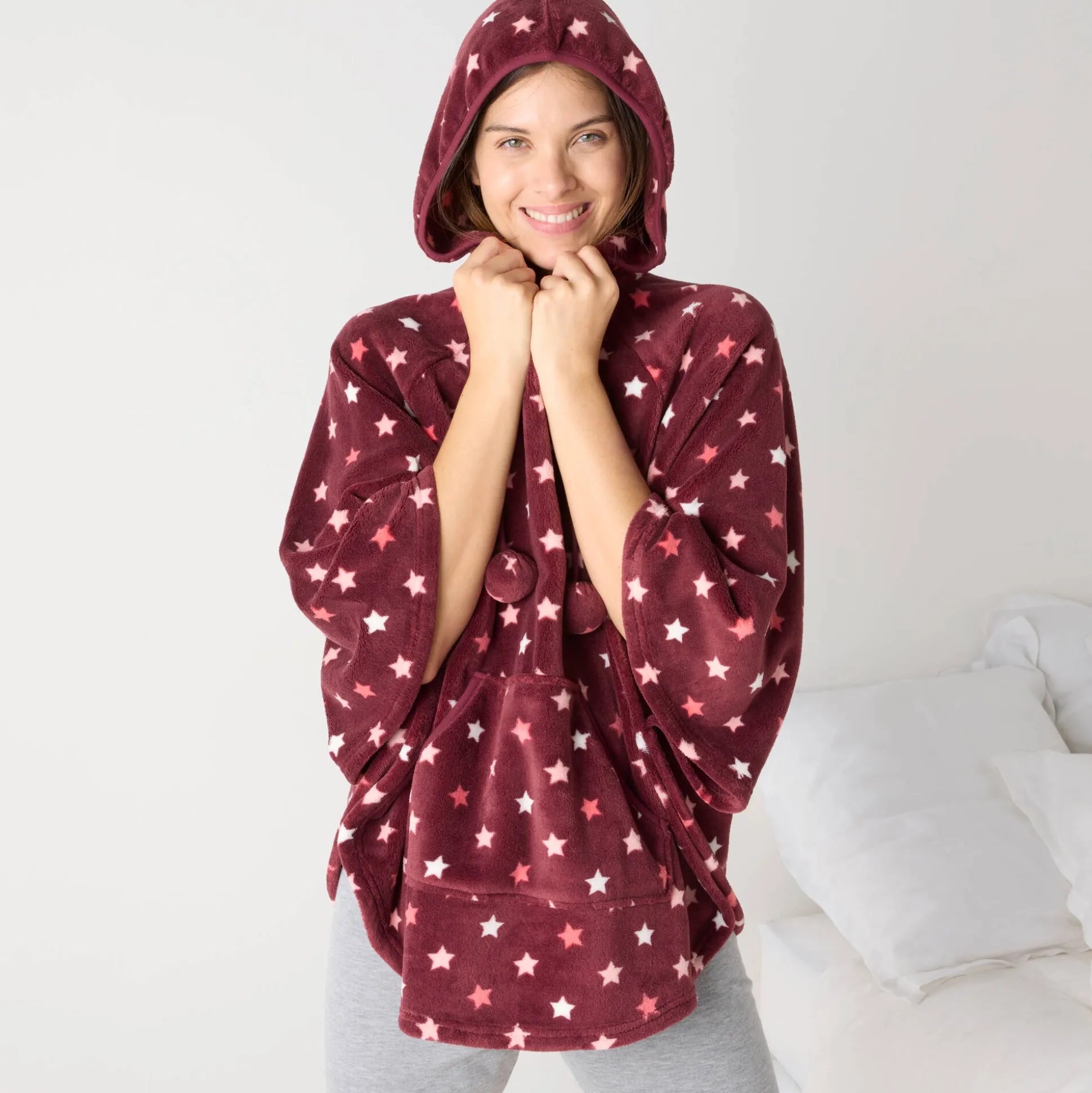 Poncho in fleece met pluchetouch en kap
