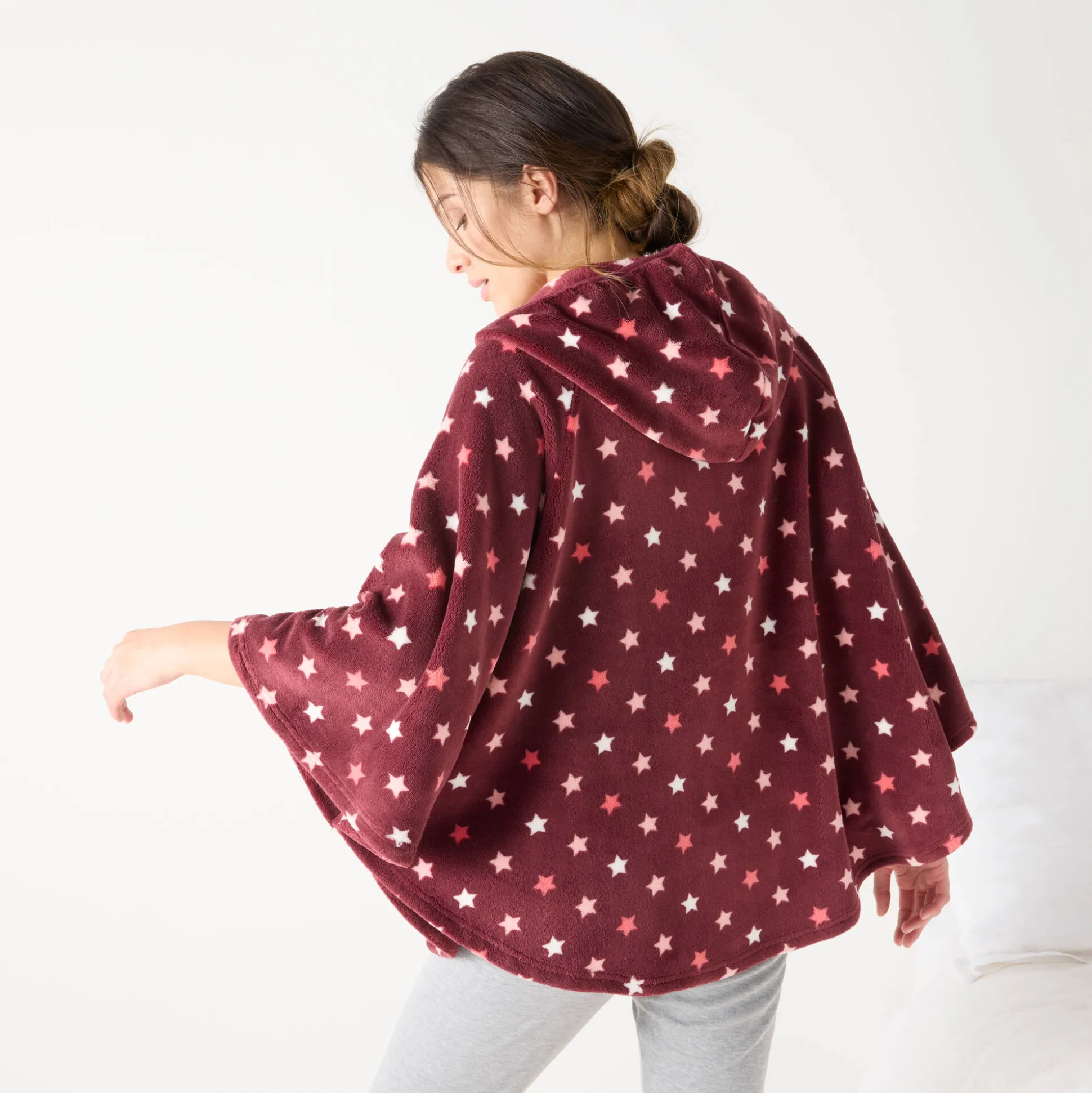 Poncho in fleece met pluchetouch en kap