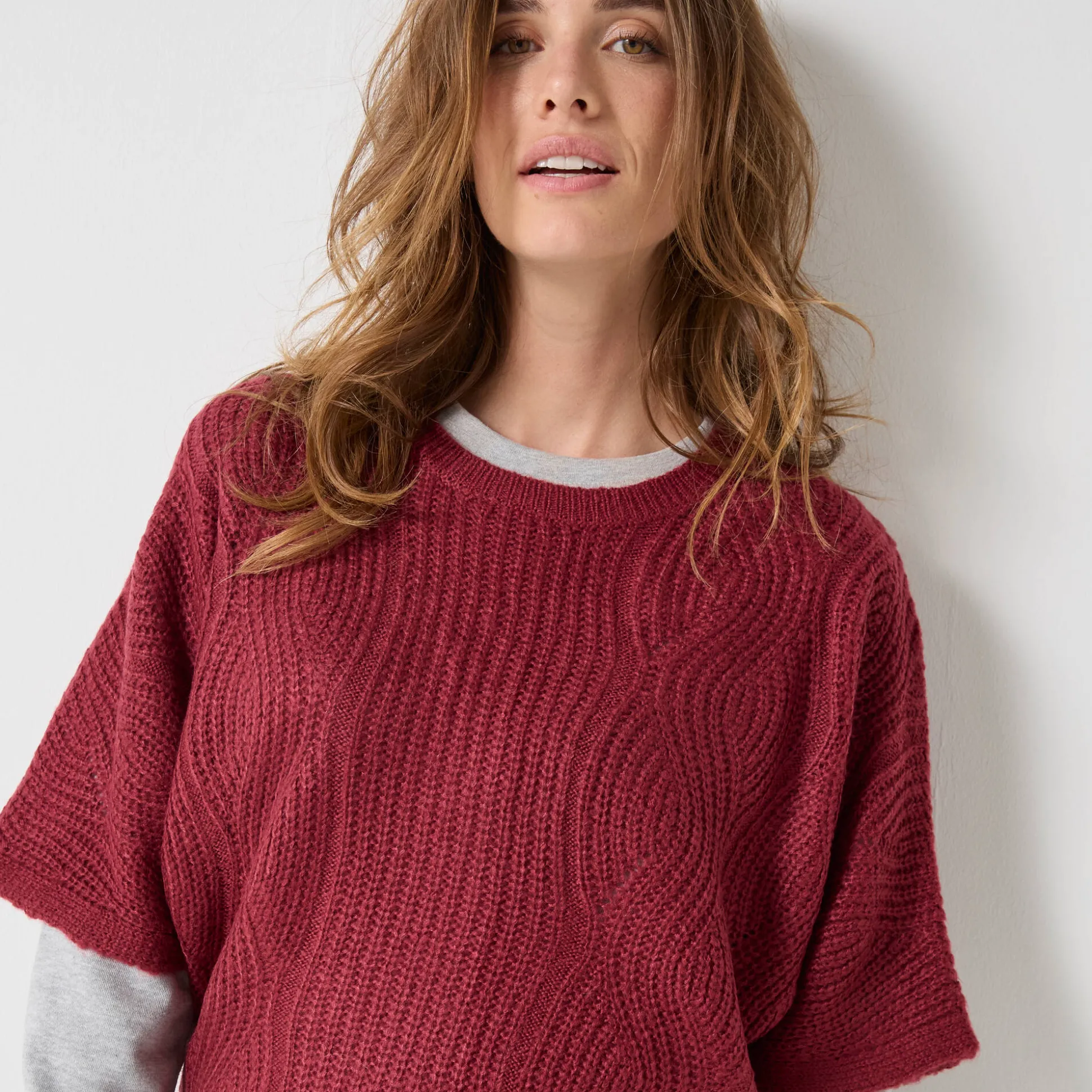 Poncho trui met mouwen op ellebooglengte