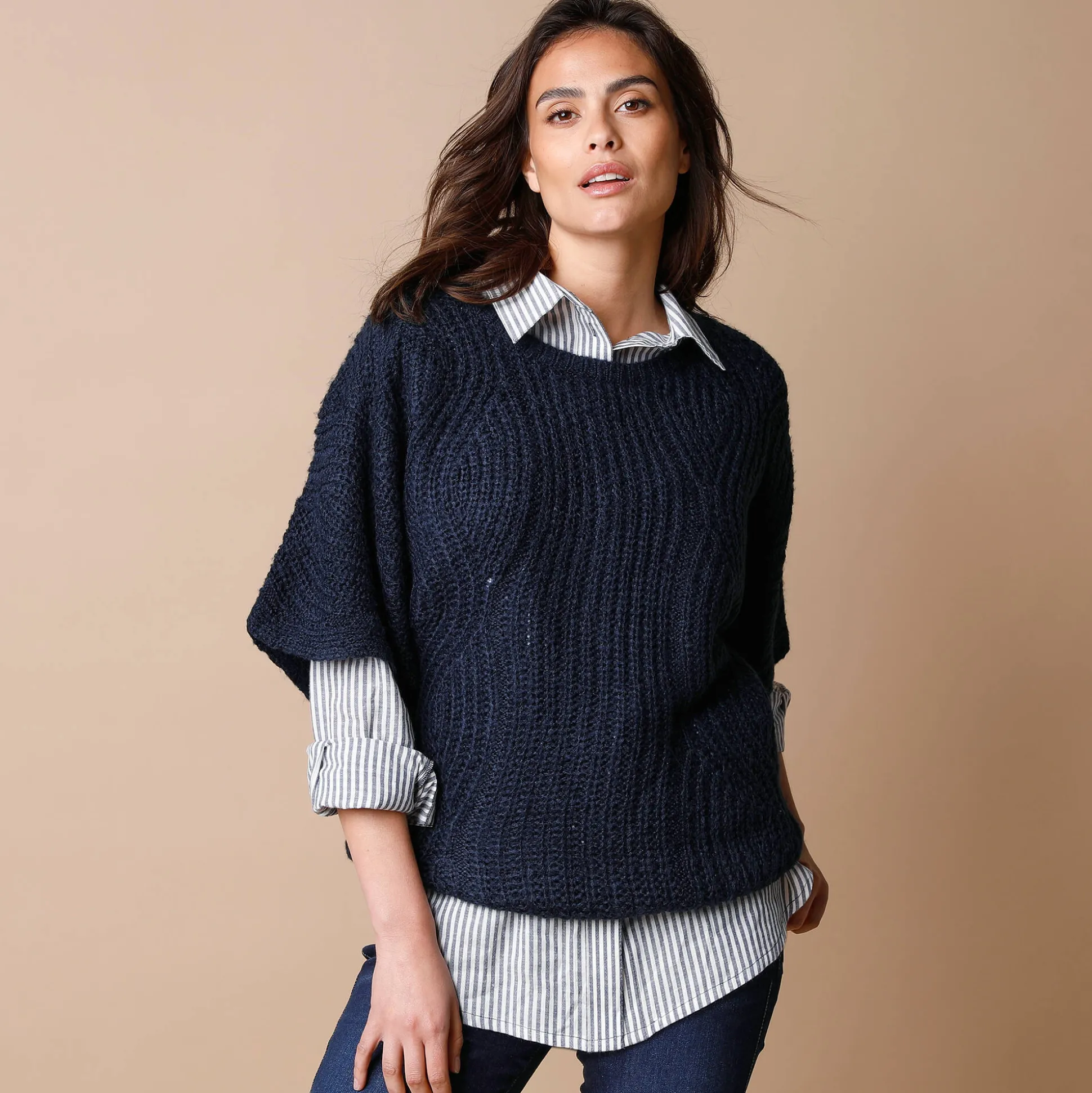 Poncho trui met mouwen op ellebooglengte