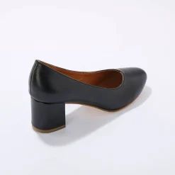 Pumps in glad leer met ronde neus