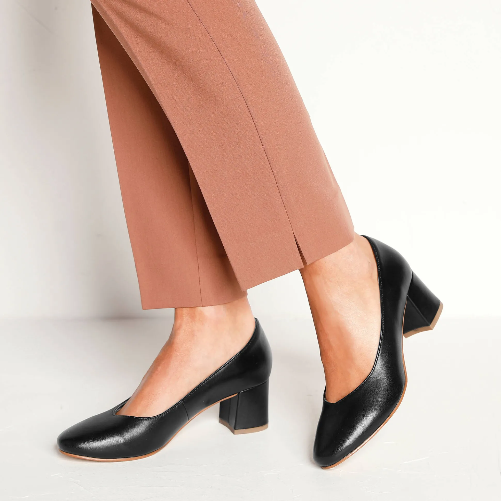 Pumps in glad leer met ronde neus