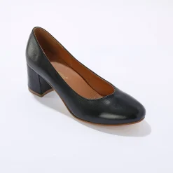 Pumps in glad leer met ronde neus