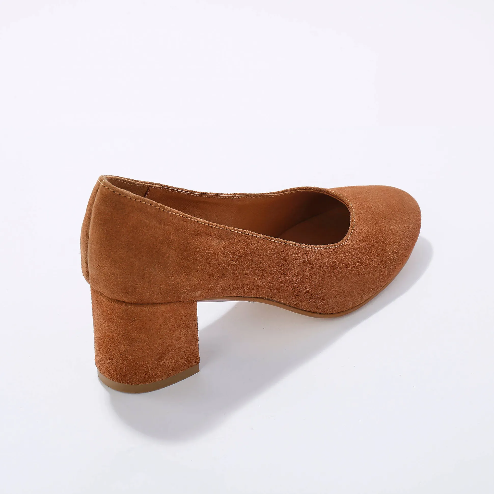 Pumps in splitleer met afgeronde neus