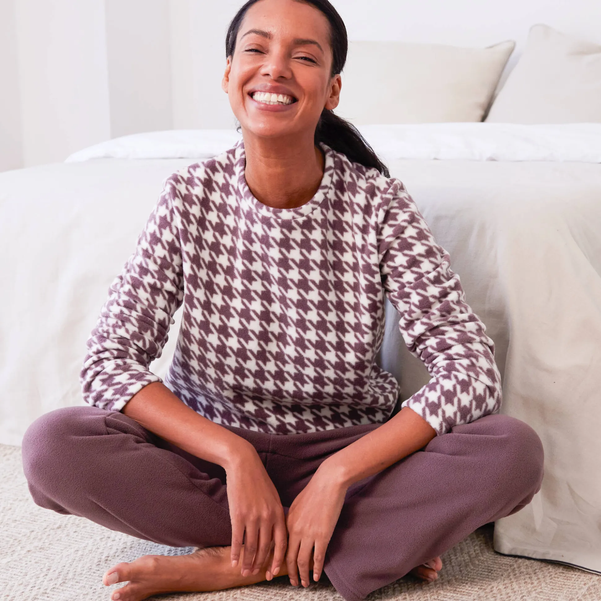 Pyjama in fleece met pied-de-coq print