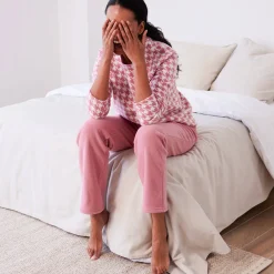 Pyjama in fleece met pied-de-coq print