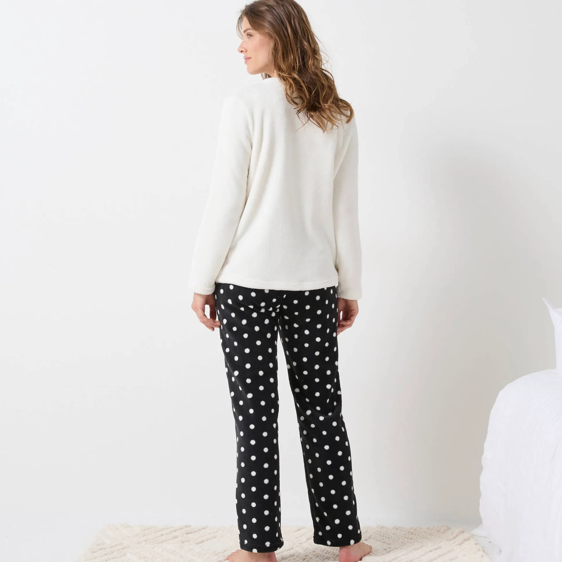 Pyjama in fleece met pluchetouch, hartjes- en stippenmotief