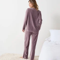 Pyjama in ribvelours, ruim model met lange mouwen