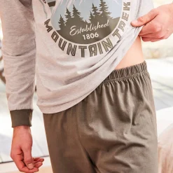 Pyjama met contrasterende V-hals en lange mouwen