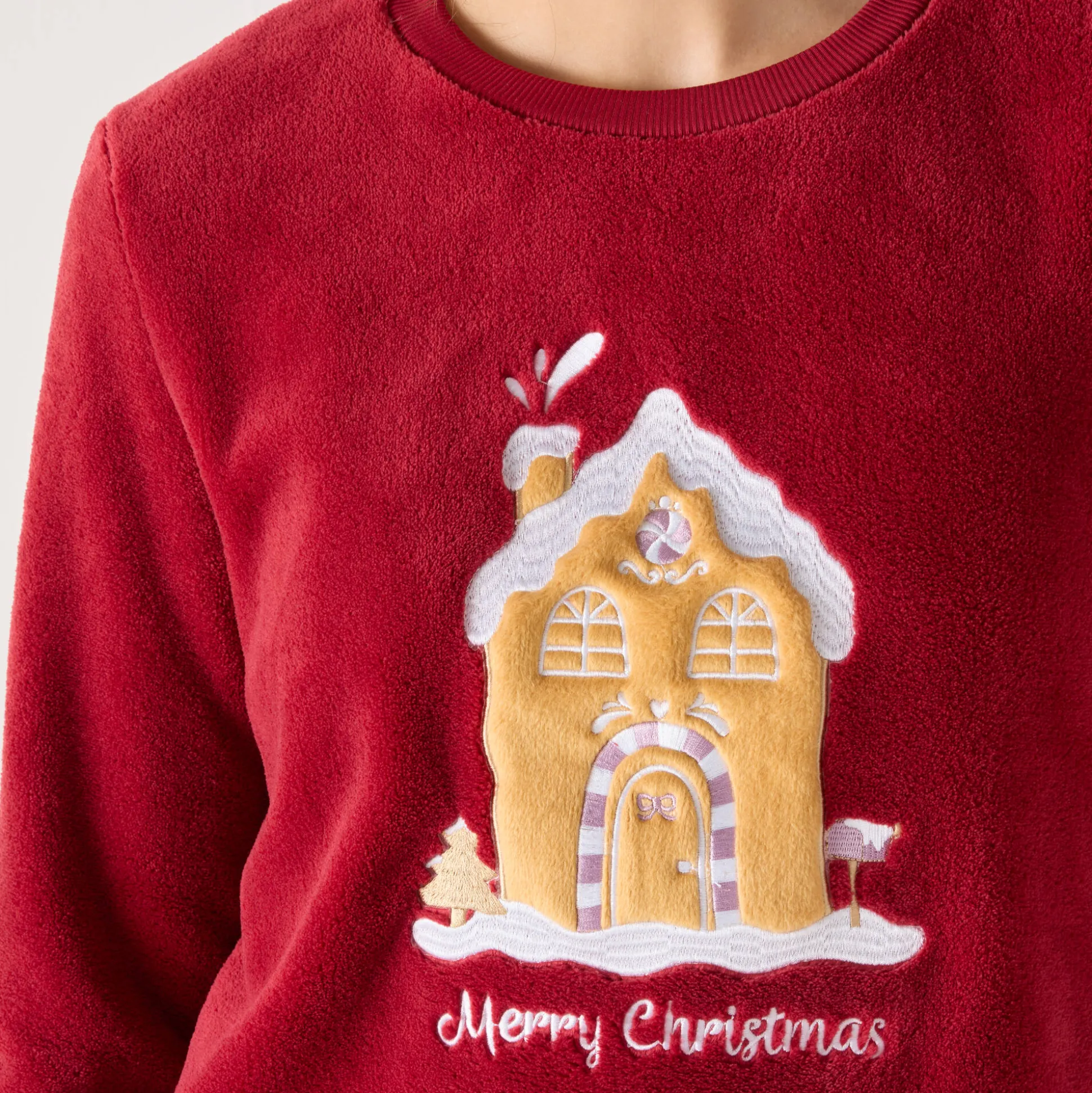 Pyjama met "huis" motief, fleecetricot met pluchetouch