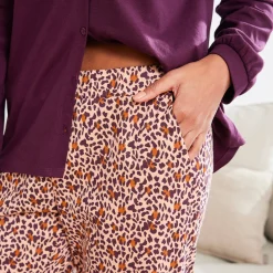 Pyjama met knopen en dierenhuidprint