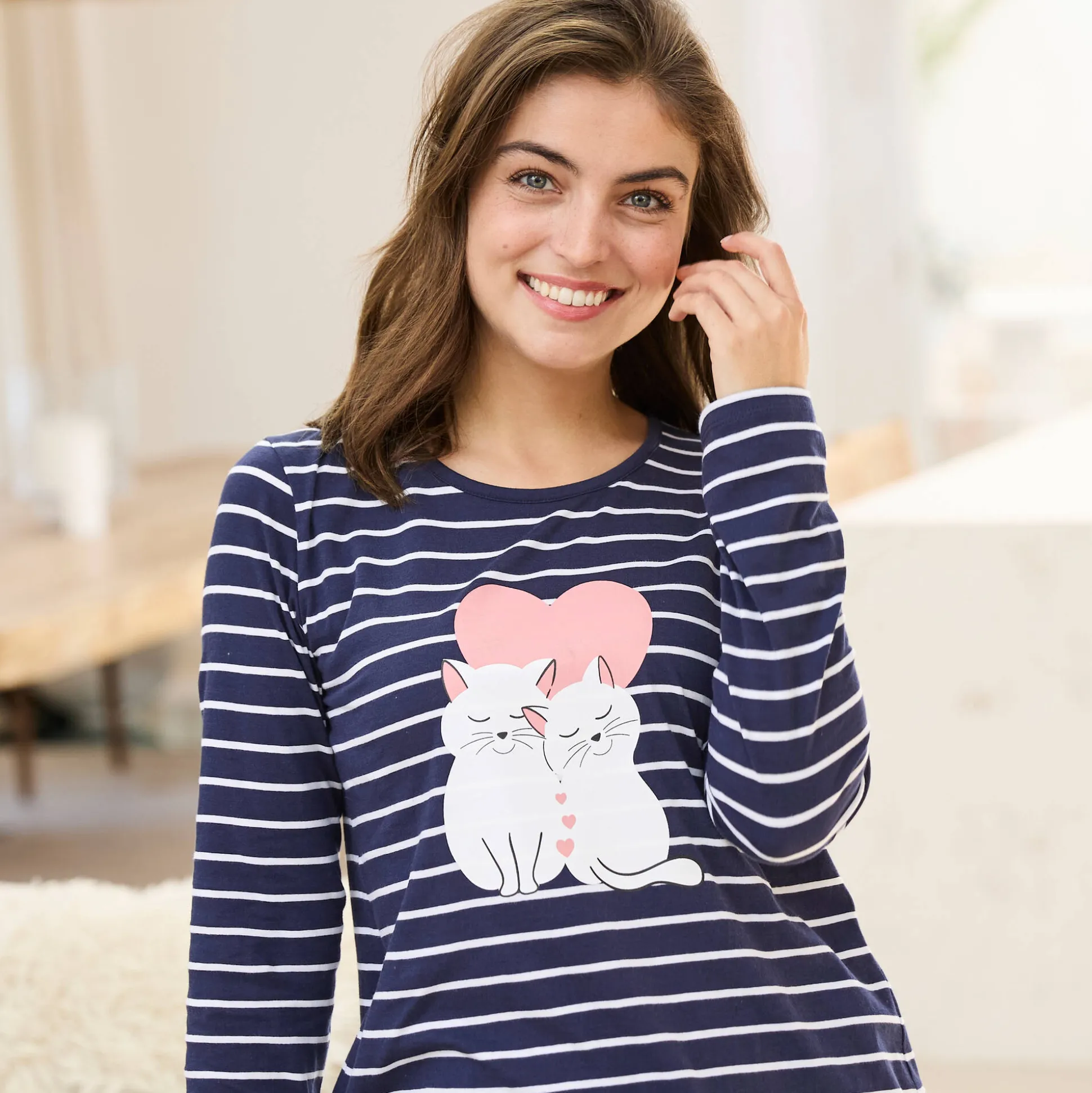 Pyjama met lange mouwen en poesjesmotief
