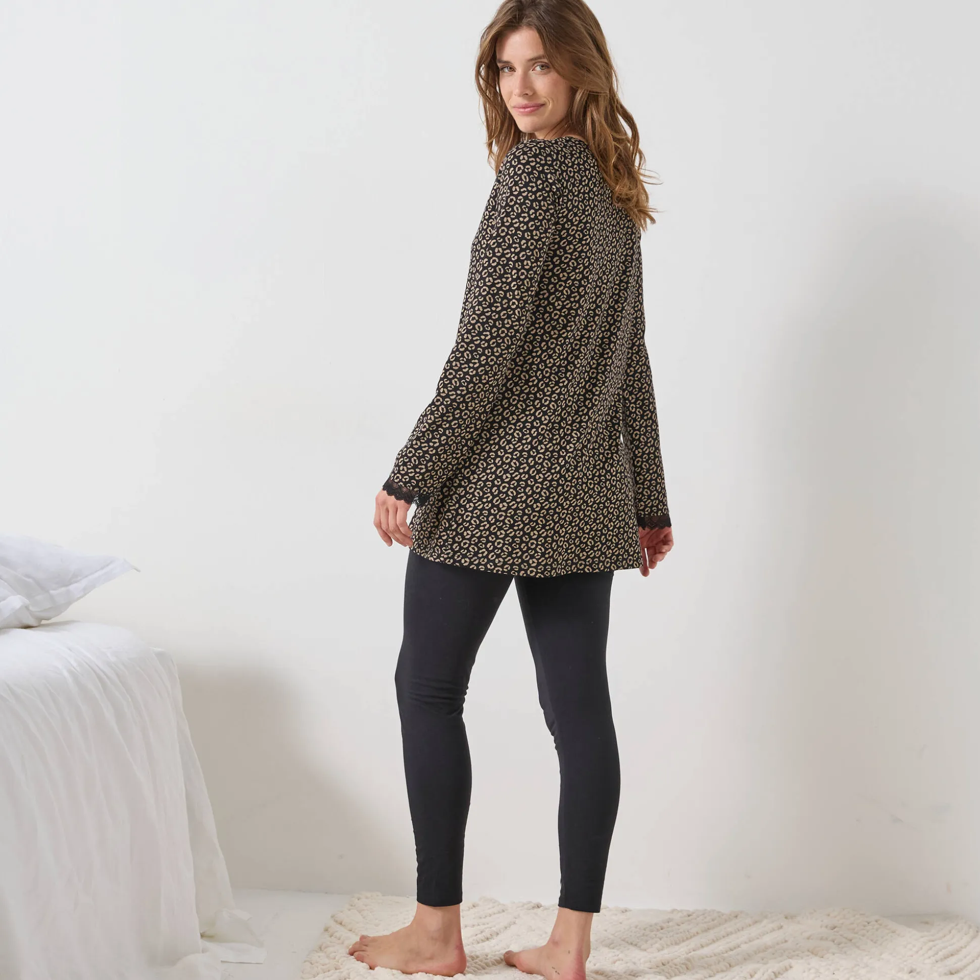 Pyjama met legging, lange mouwen en dierenprint