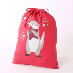 Pyjama met 'otter' print met bijpassend tasje