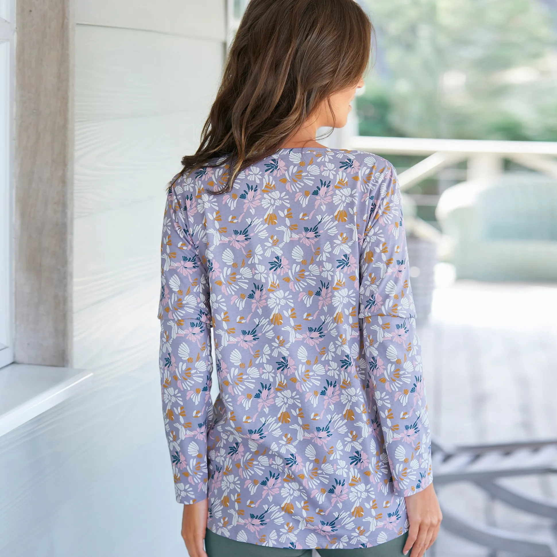 Pyjamashirt met lange mouwen en bloemblaadjesprint